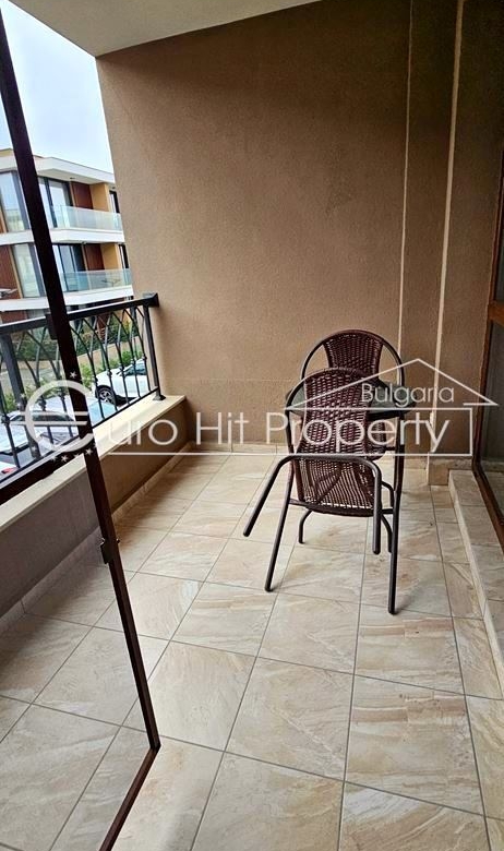 Двустаен обзаведен апартамент в луксозен комплекс на първа линияь в кв. Сарафово - 0