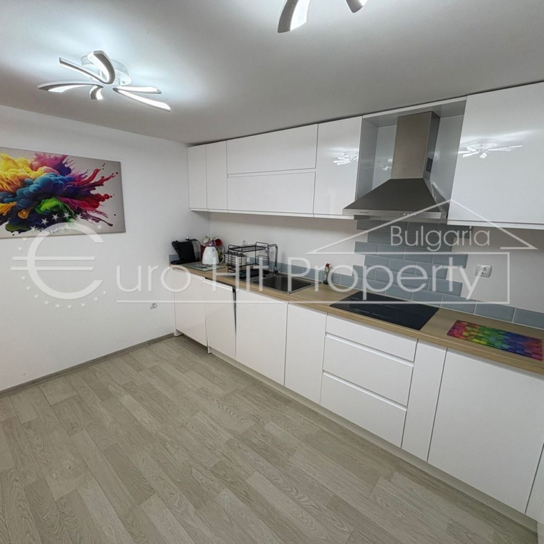 Тристаен обзаведен апартамент в Свети Влас - 0