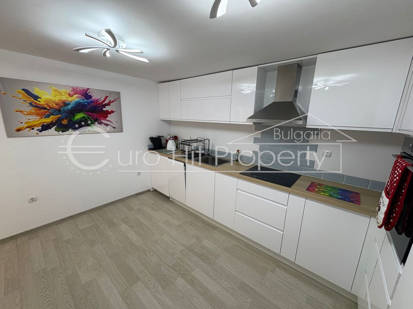 Тристаен обзаведен апартамент в Свети Влас - 0