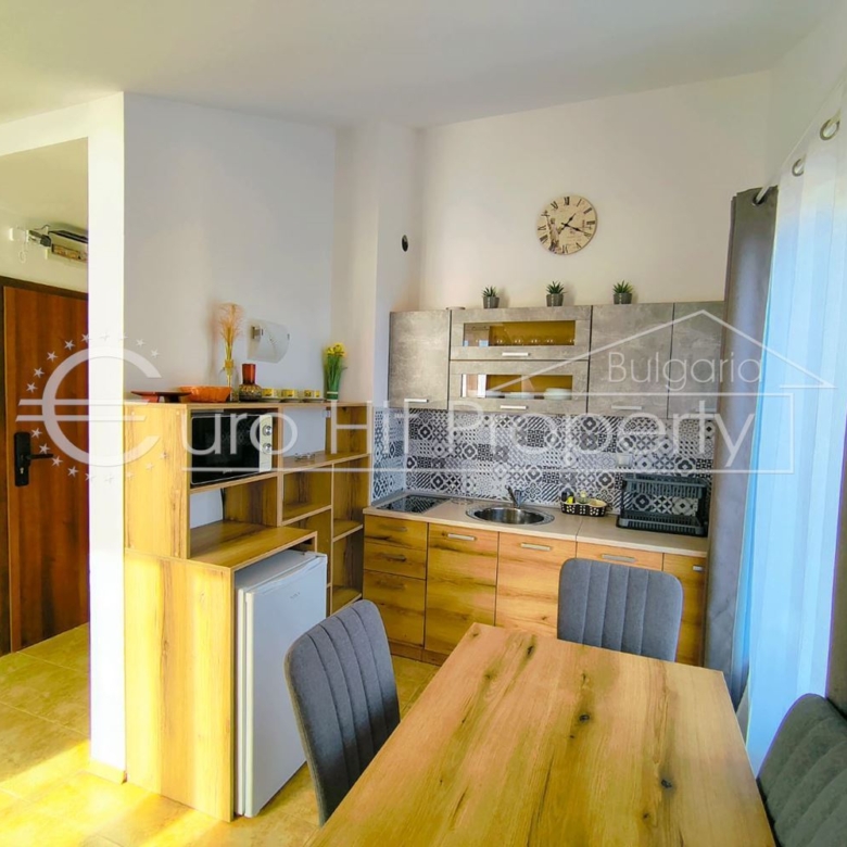 Двустаен обзаведен апартамент в Свети Влас на 100м. от плажа - 0