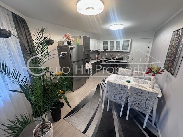 Апартамент с 2 спални в комплекс в Свети Влас - 0