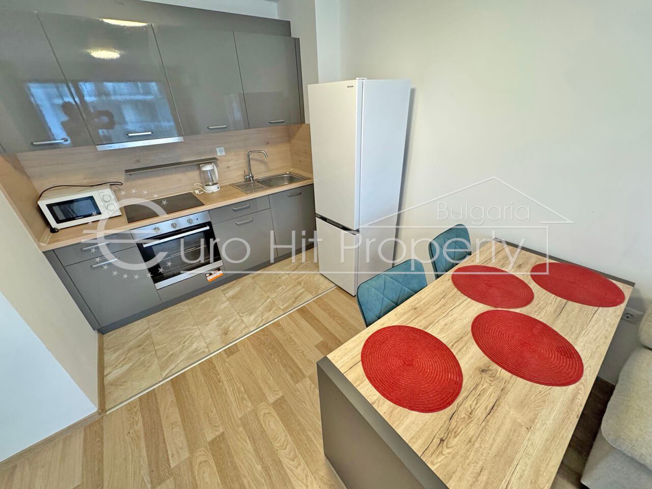 Двустаен обзаведен апартамент в нова жилищна сграда в кв. Сарафово - 0