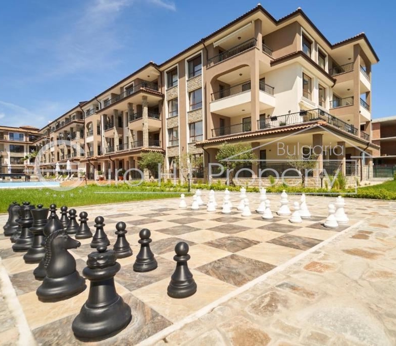 Двустаен напълно обзаведен апартамент в луксозен комплекс на първа линия в кв. Сарафово - 0