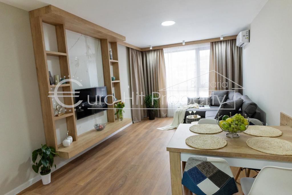 Двустаен напълно обзаведен апартамент в луксозен комплекс на първа линия в кв. Сарафово - 0