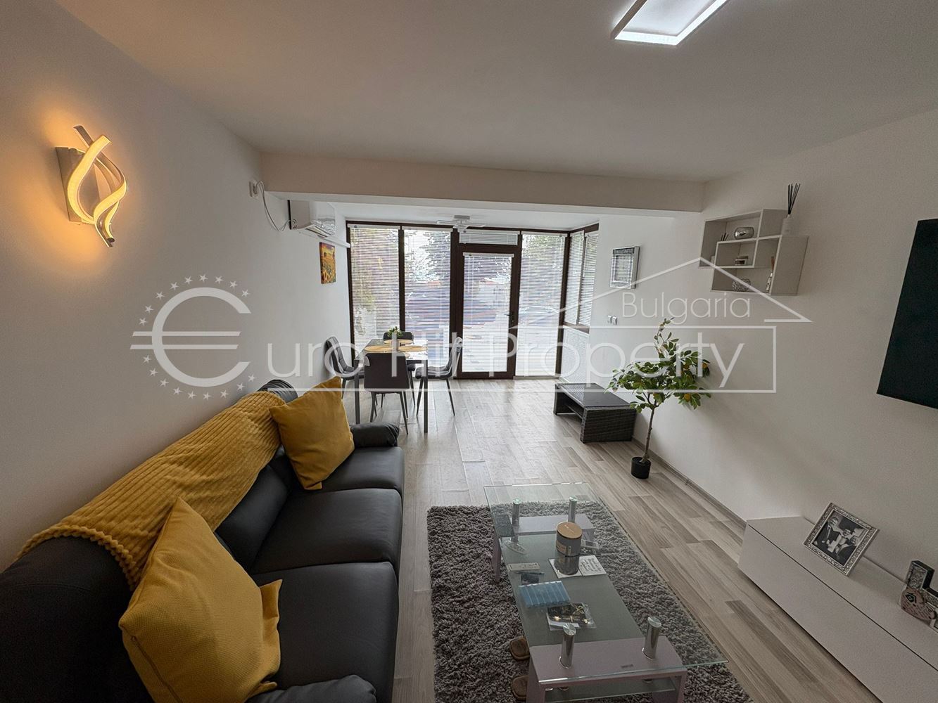 Тристаен обзаведен апартамент в Свети Влас - 0