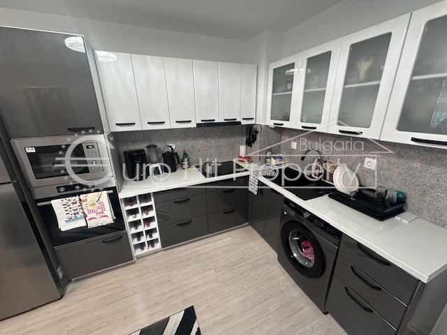 Апартамент с 2 спални в комплекс в Свети Влас - 0