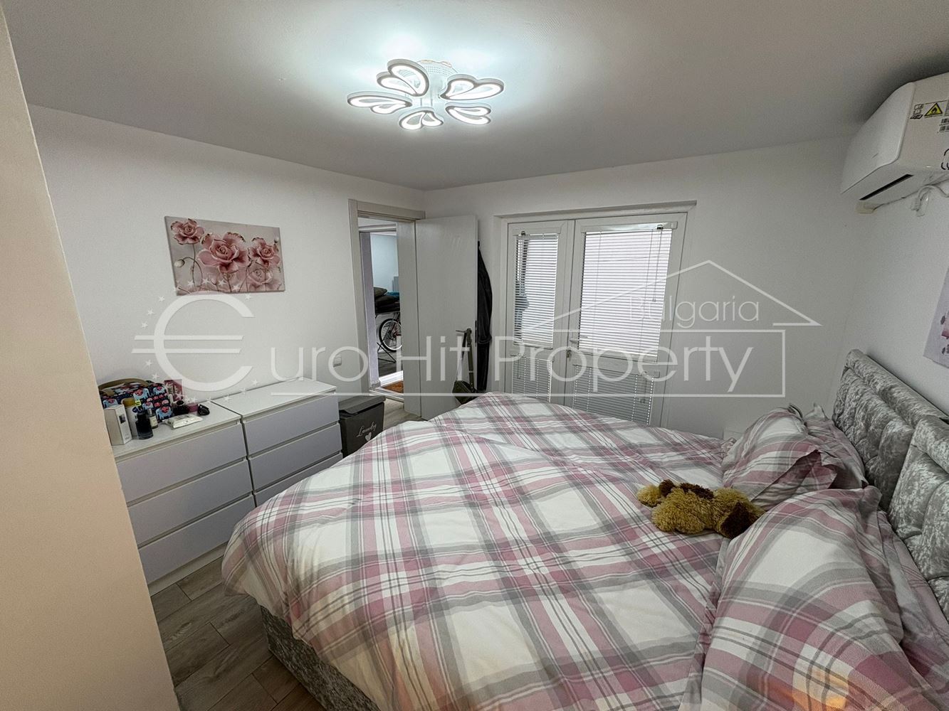 Тристаен обзаведен апартамент в Свети Влас - 0