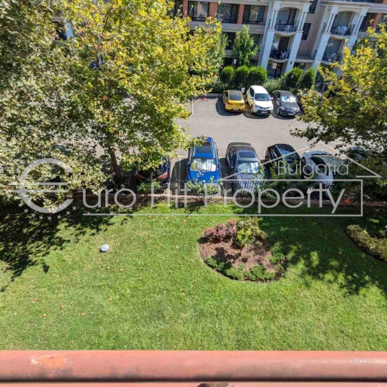 Тристаен апартамент с гледка към басейна в затворен комплекс в Свети Влас - 0