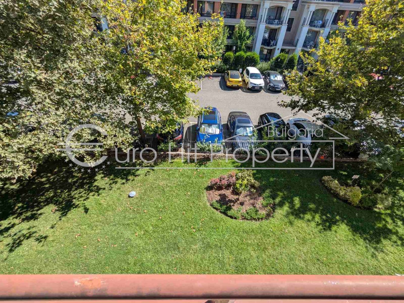 Тристаен апартамент с гледка към басейна в затворен комплекс в Свети Влас - 0