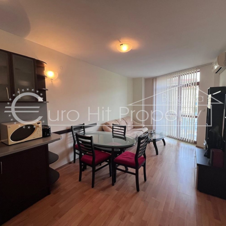 Двустаен обзаведен апартамент в комплекс с басейн в Свети Влас - 0