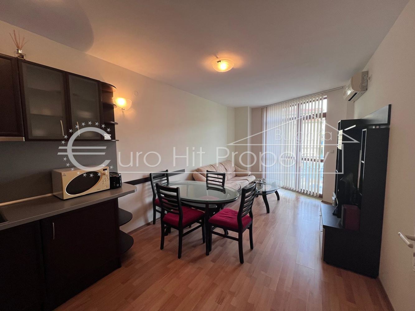 Двустаен обзаведен апартамент в комплекс с басейн в Свети Влас - 0