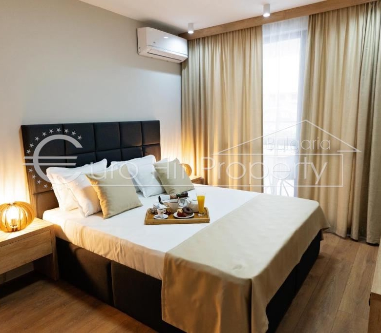 Двустаен напълно обзаведен апартамент в луксозен комплекс на първа линия в кв. Сарафово - 0