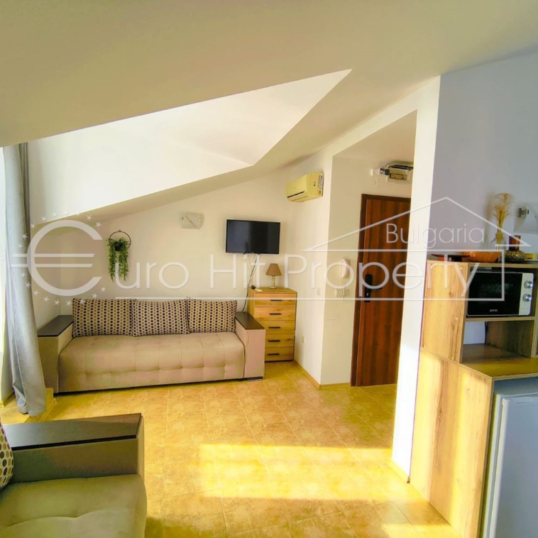 Двустаен обзаведен апартамент в Свети Влас на 100м. от плажа - 0