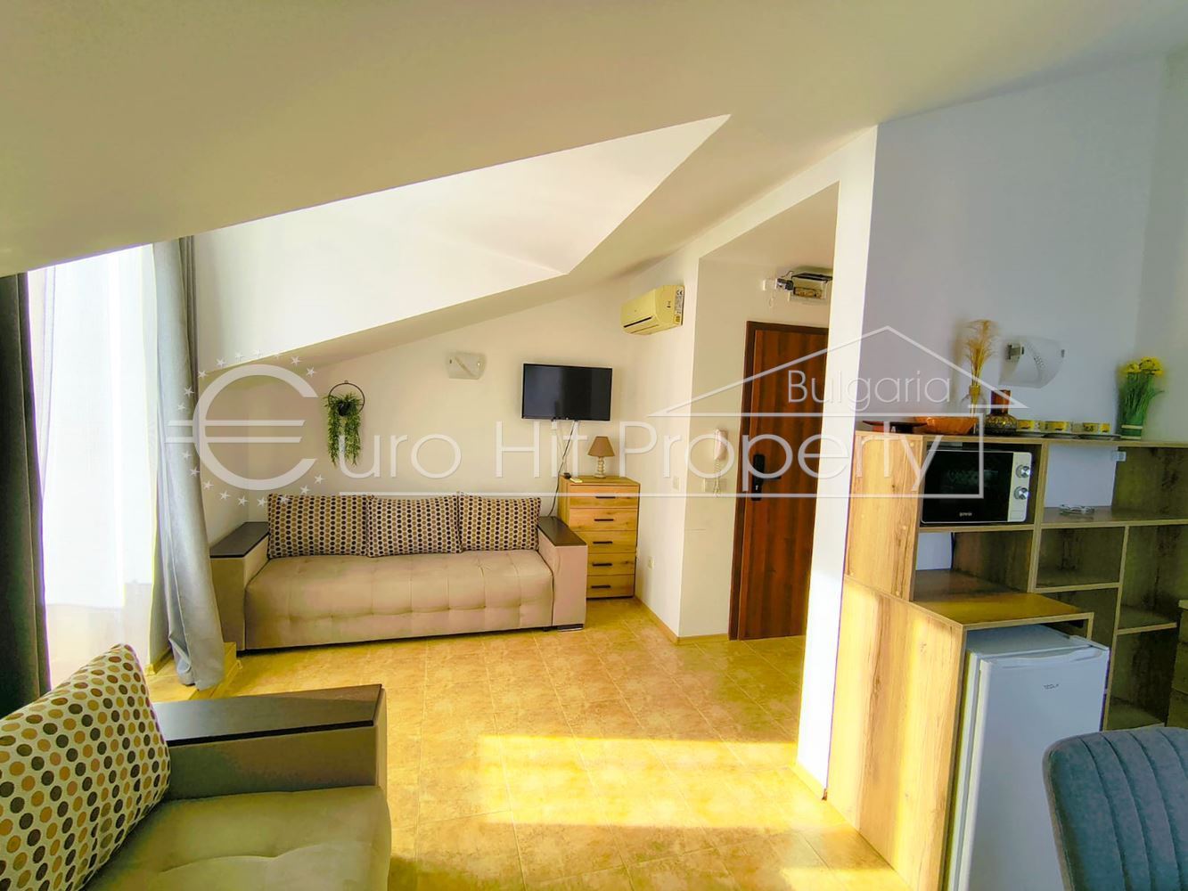 Двустаен обзаведен апартамент в Свети Влас на 100м. от плажа - 0