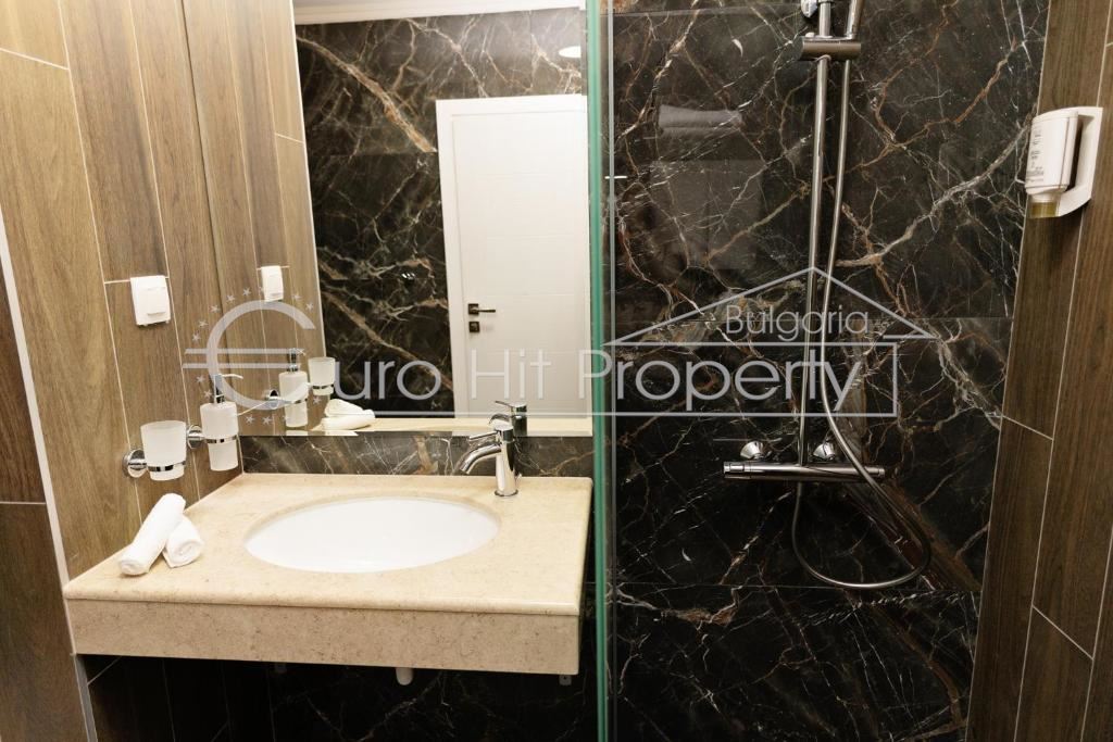 Three-room apartment with a frontal sea view in a luxury complex on the first line in Sarafovo-0 Тристаен апартамент с фронтална гледка море в луксозен комплекс на първа линия в Сарафово - 0