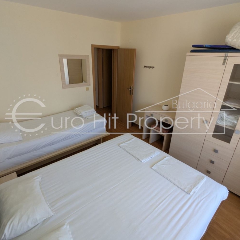 Тристаен апартамент с гледка към басейна в затворен комплекс в Свети Влас - 0