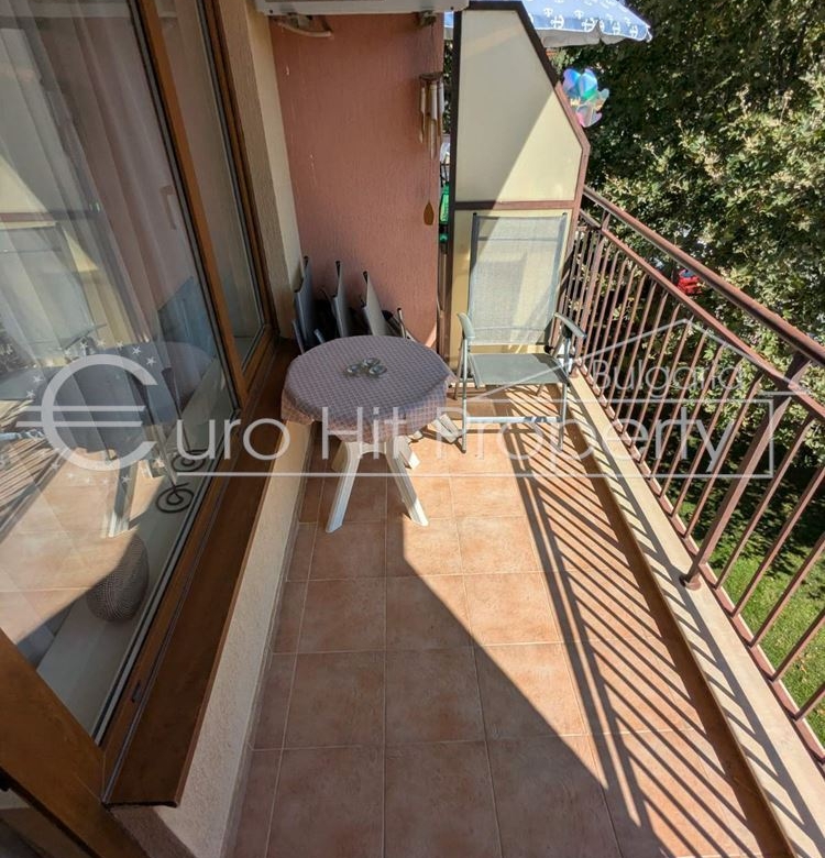 Тристаен апартамент с гледка към басейна в затворен комплекс в Свети Влас - 0