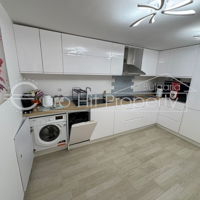 Тристаен обзаведен апартамент в Свети Влас - 0
