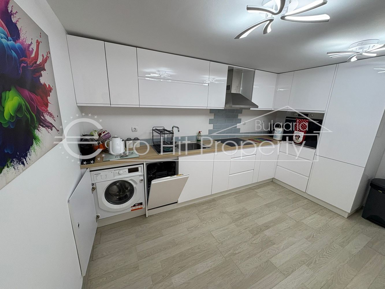 Тристаен обзаведен апартамент в Свети Влас - 0