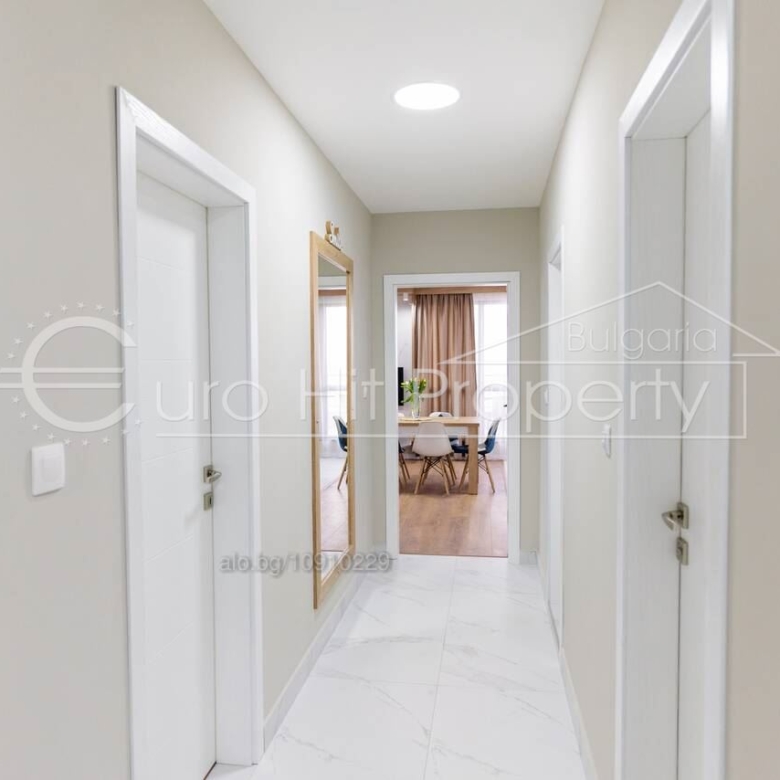 Тристаен апартамент с фронтална гледка море в луксозен комплекс на първа линия в Сарафово - 0