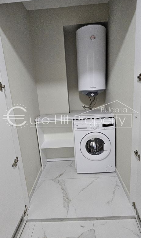 Двустаен обзаведен апартамент в луксозен комплекс на първа линияь в кв. Сарафово - 0