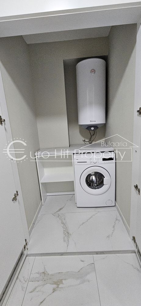 Двустаен обзаведен апартамент в луксозен комплекс на първа линияь в кв. Сарафово - 0