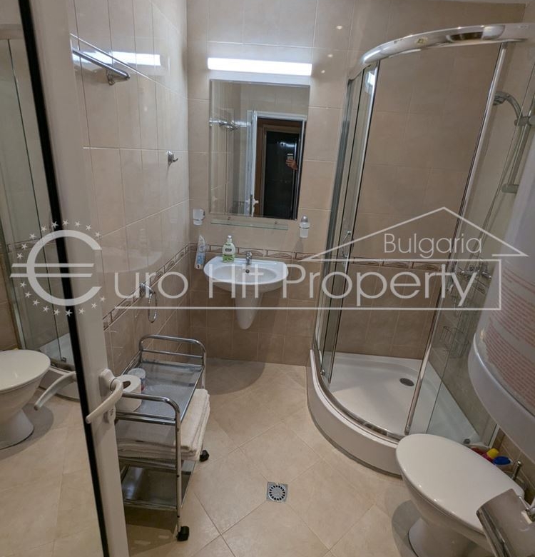 Тристаен апартамент с гледка към басейна в затворен комплекс в Свети Влас - 0