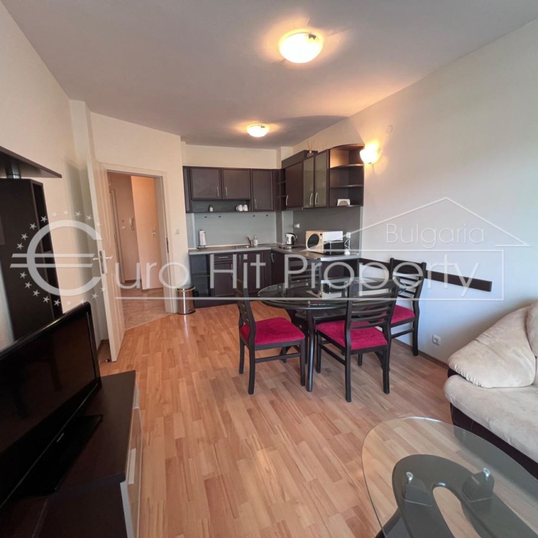 Двустаен обзаведен апартамент в комплекс с басейн в Свети Влас - 0