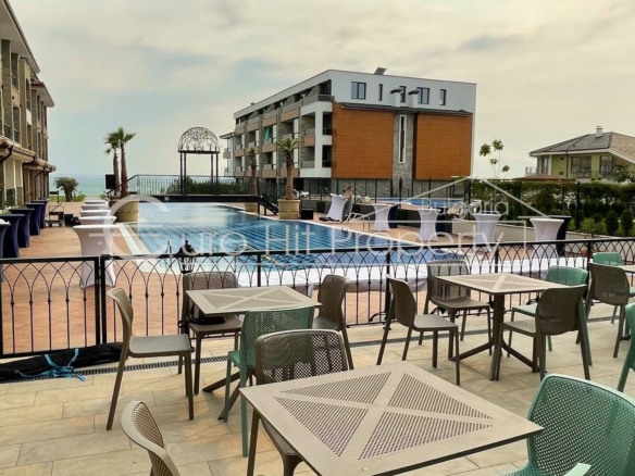 Луксозно заведение под наем в кв. Сарафово - 0