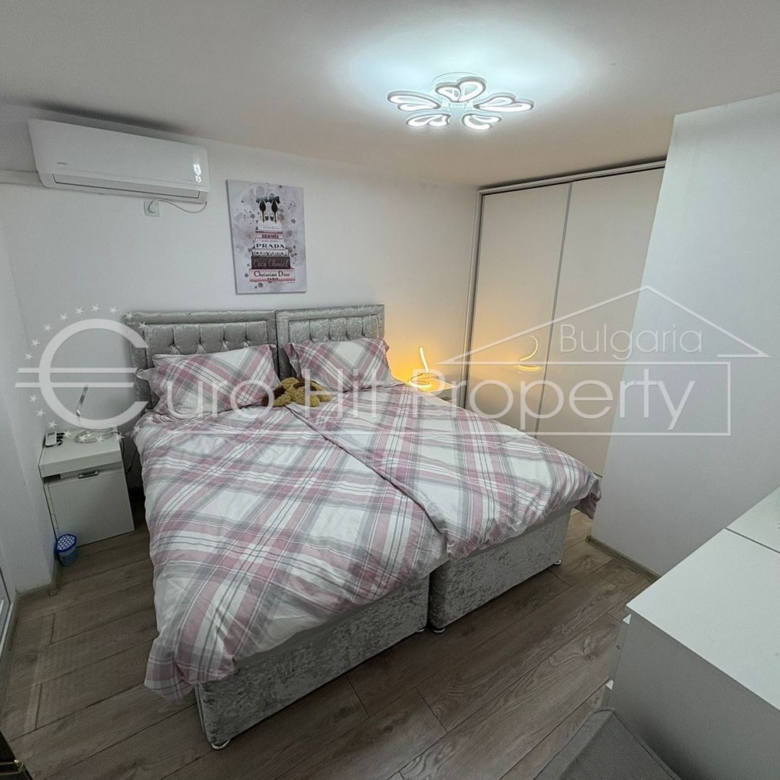 Тристаен обзаведен апартамент в Свети Влас - 0