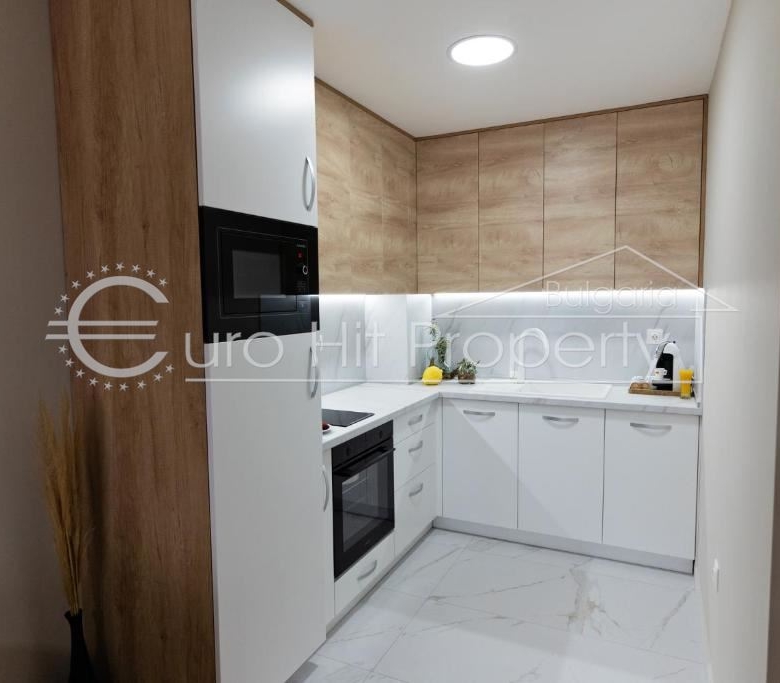 Двустаен напълно обзаведен апартамент в луксозен комплекс на първа линия в кв. Сарафово - 0