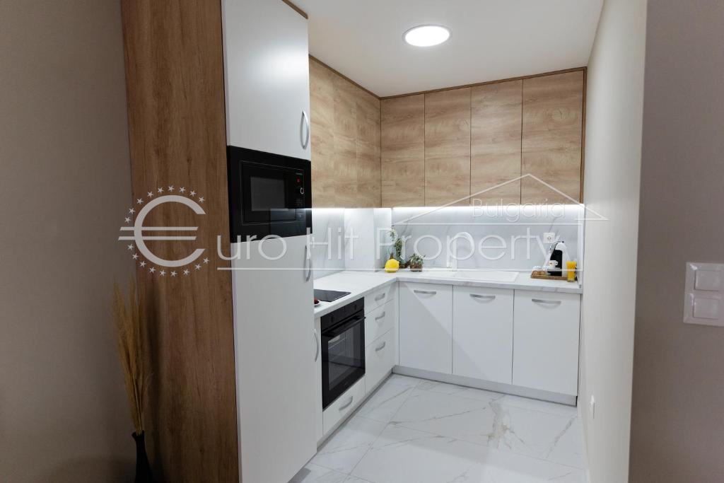 Двустаен напълно обзаведен апартамент в луксозен комплекс на първа линия в кв. Сарафово - 0