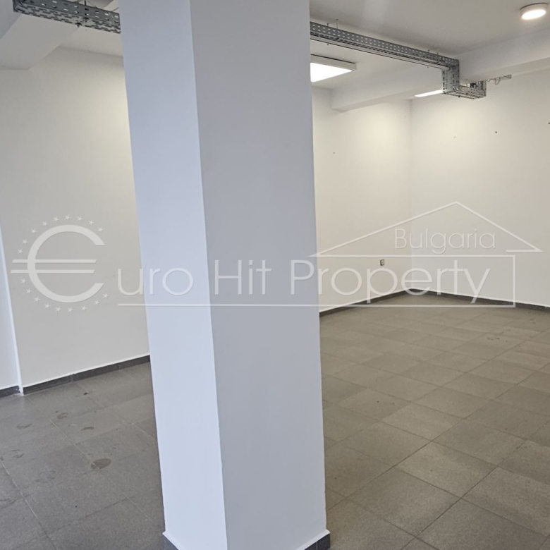 Отдава се под наем партерно помещение в ж.к. Лазур - със статут магазин - 0