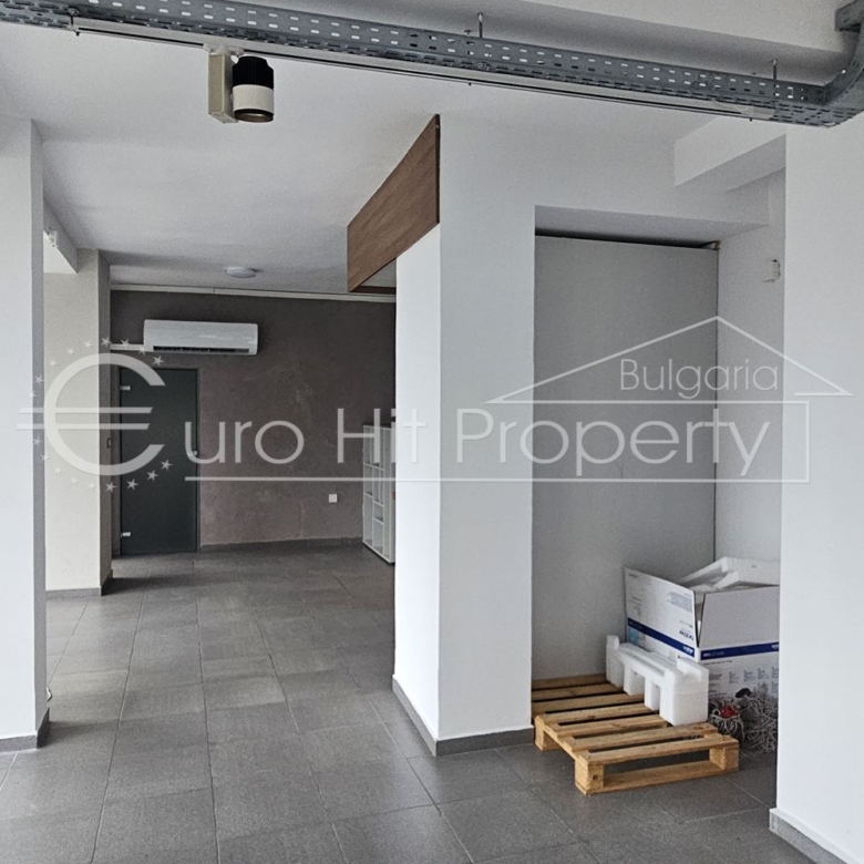 Отдава се под наем партерно помещение в ж.к. Лазур - със статут магазин - 0