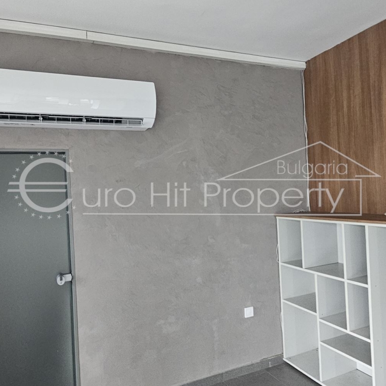 Отдава се под наем партерно помещение в ж.к. Лазур - със статут магазин - 0