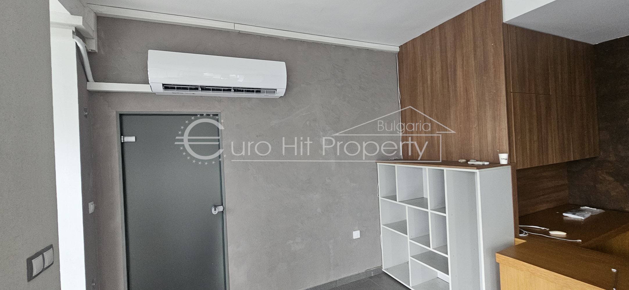 Отдава се под наем партерно помещение в ж.к. Лазур - със статут магазин - 0