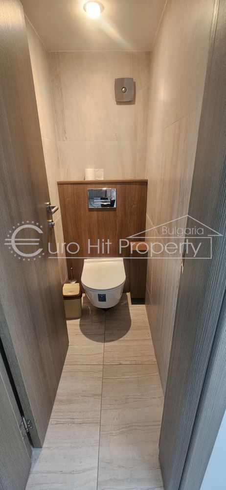 Отдава се под наем партерно помещение в ж.к. Лазур - със статут магазин - 0