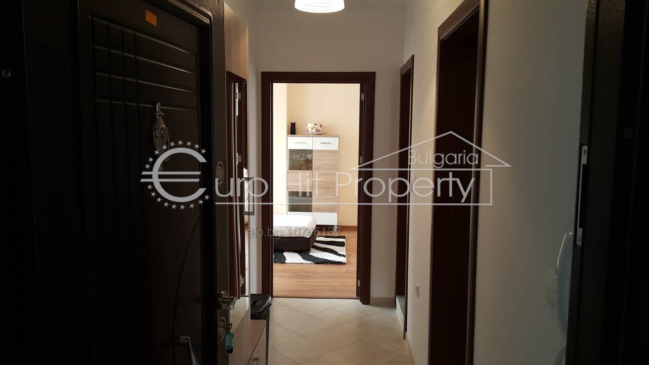 A one-bedroom apartment with a private parking space is for rent -0 Отдава се под наем двустаен апартамент със собствено паркомясто - 0