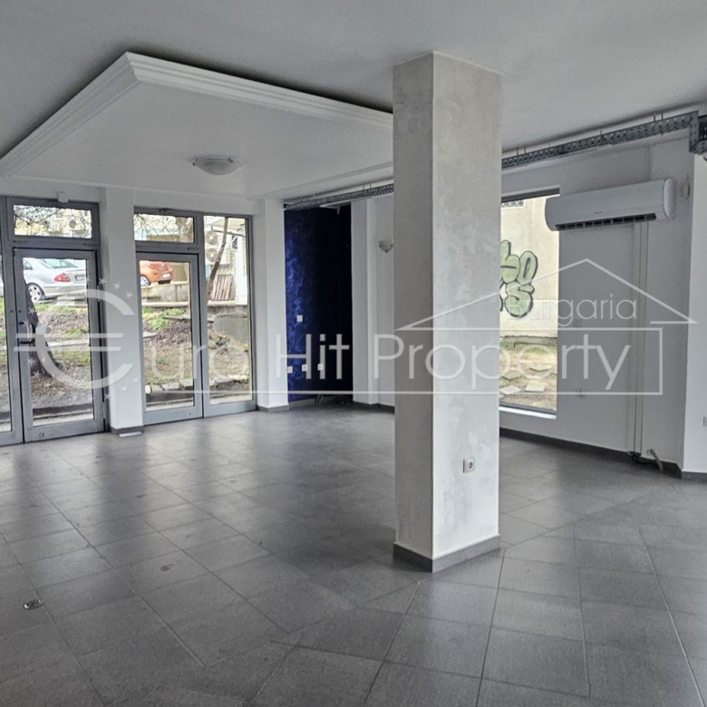 Отдава се под наем партерно помещение в ж.к. Лазур - със статут магазин - 0