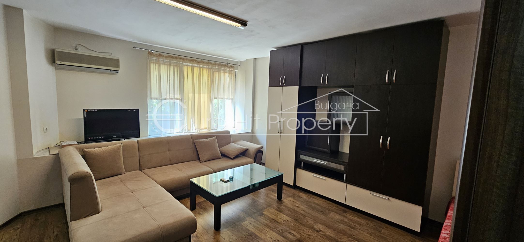 Отдава се под наем просторен едностаен апартамент на 5 мин. от "Тройката" - 0