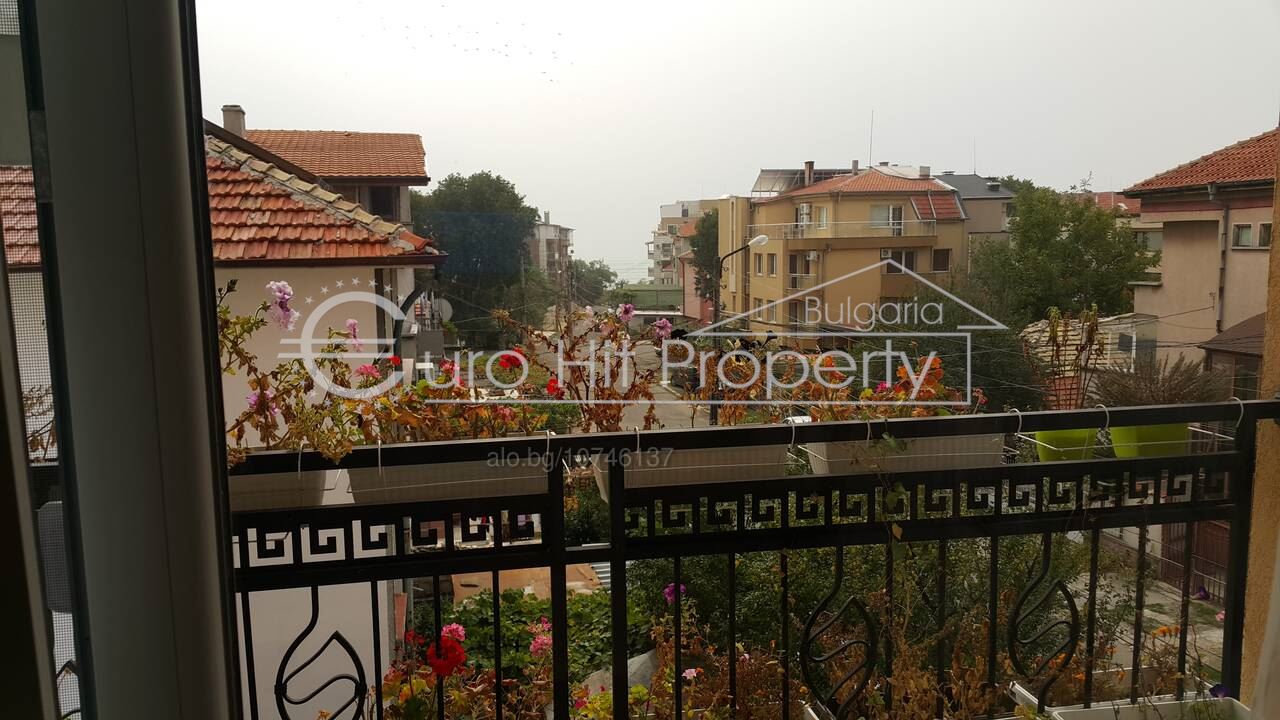 A one-bedroom apartment with a private parking space is for rent -0 Отдава се под наем двустаен апартамент със собствено паркомясто - 0