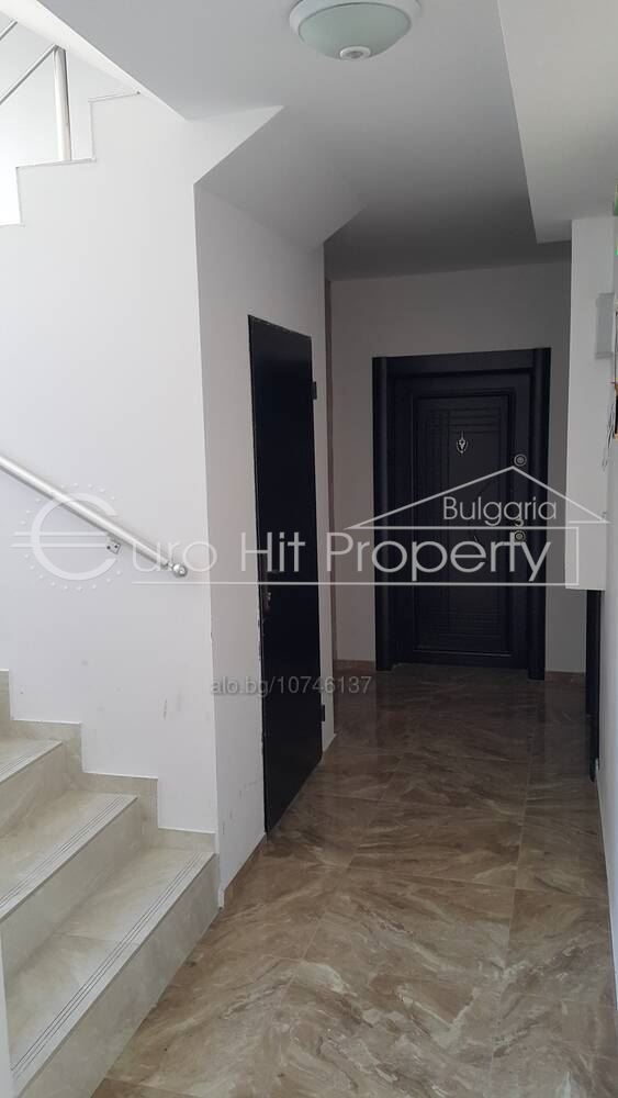 A one-bedroom apartment with a private parking space is for rent -0 Отдава се под наем двустаен апартамент със собствено паркомясто - 0