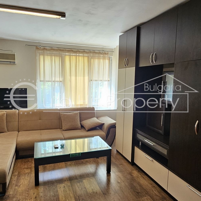 Отдава се под наем просторен едностаен апартамент на 5 мин. от "Тройката" - 0