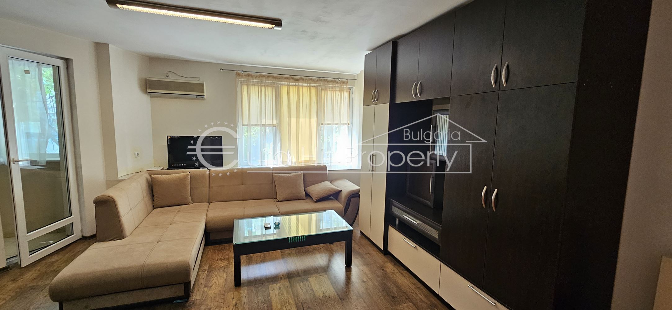 Отдава се под наем просторен едностаен апартамент на 5 мин. от "Тройката" - 0