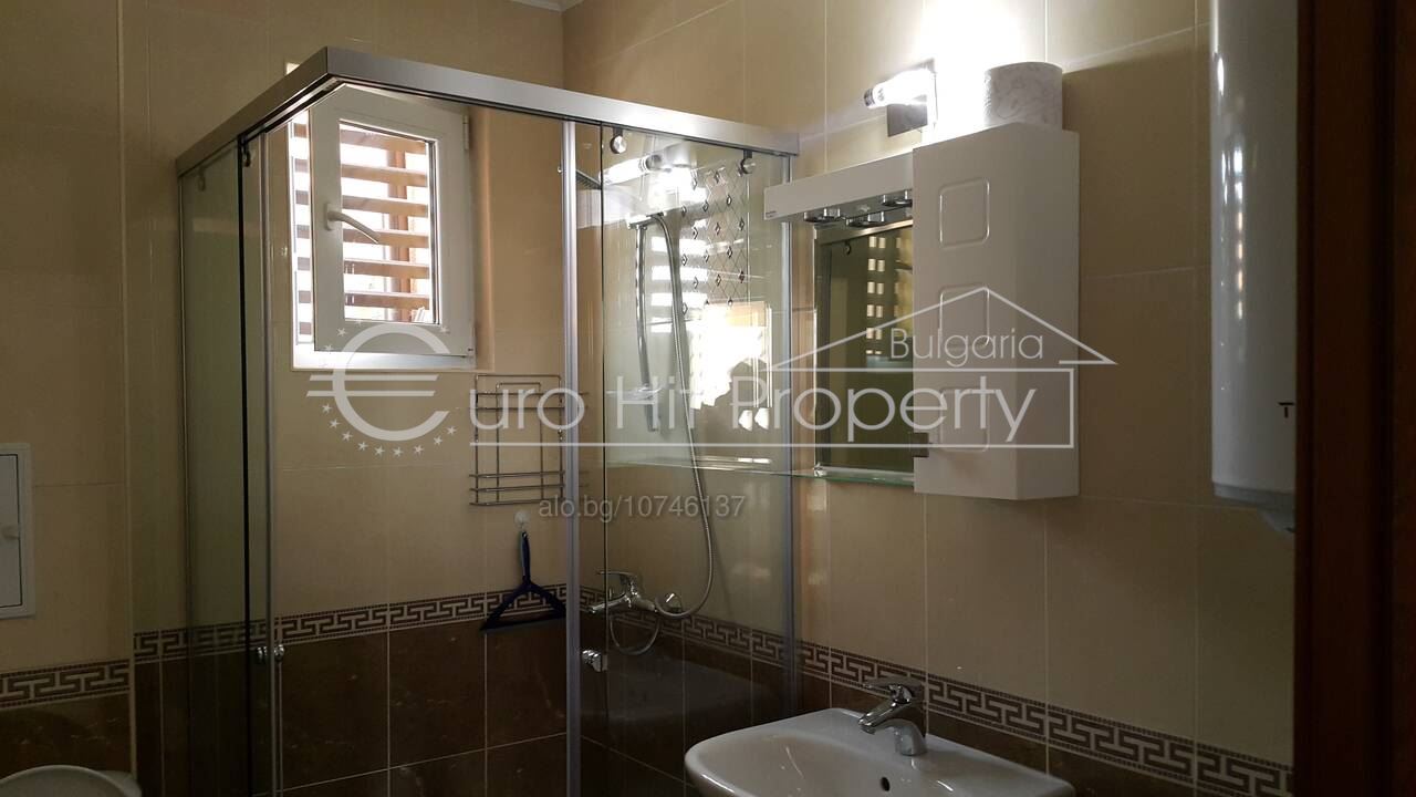 A one-bedroom apartment with a private parking space is for rent -0 Отдава се под наем двустаен апартамент със собствено паркомясто - 0