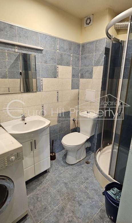 Отдава се под наем просторен едностаен апартамент на 5 мин. от "Тройката" - 0