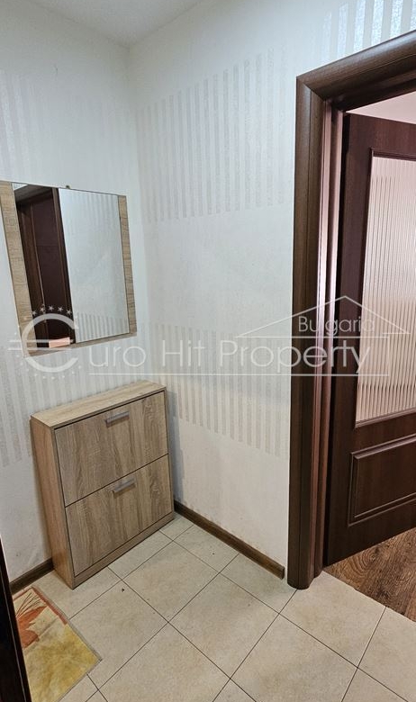 Отдава се под наем просторен едностаен апартамент на 5 мин. от "Тройката" - 0