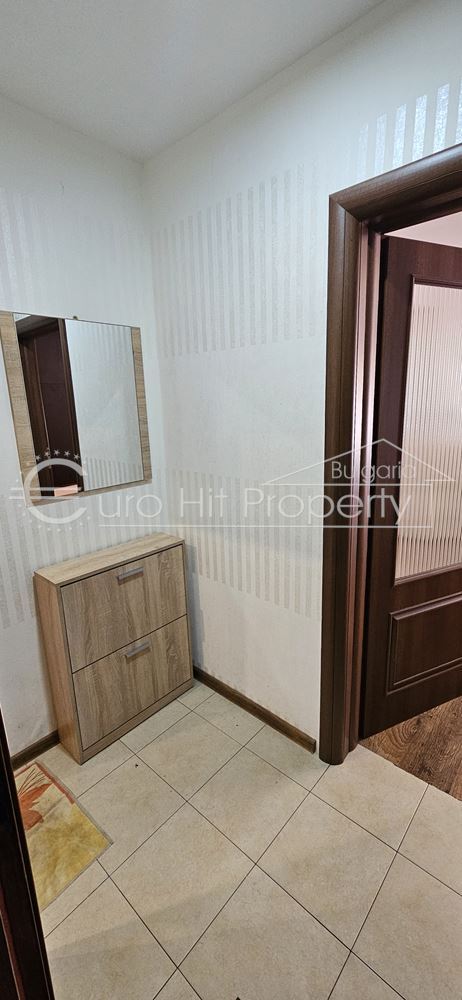 Отдава се под наем просторен едностаен апартамент на 5 мин. от "Тройката" - 0