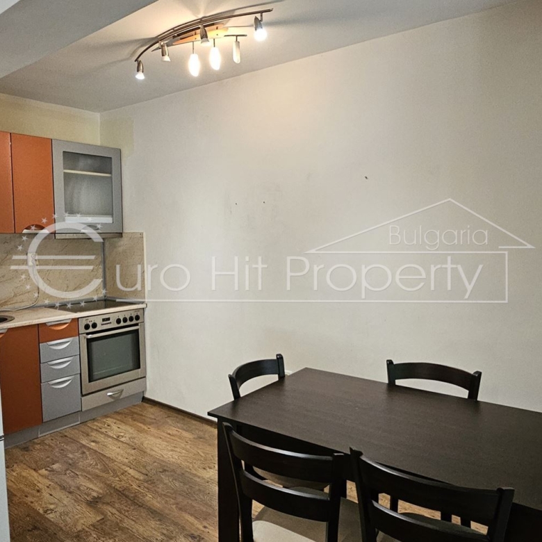 Отдава се под наем просторен едностаен апартамент на 5 мин. от "Тройката" - 0