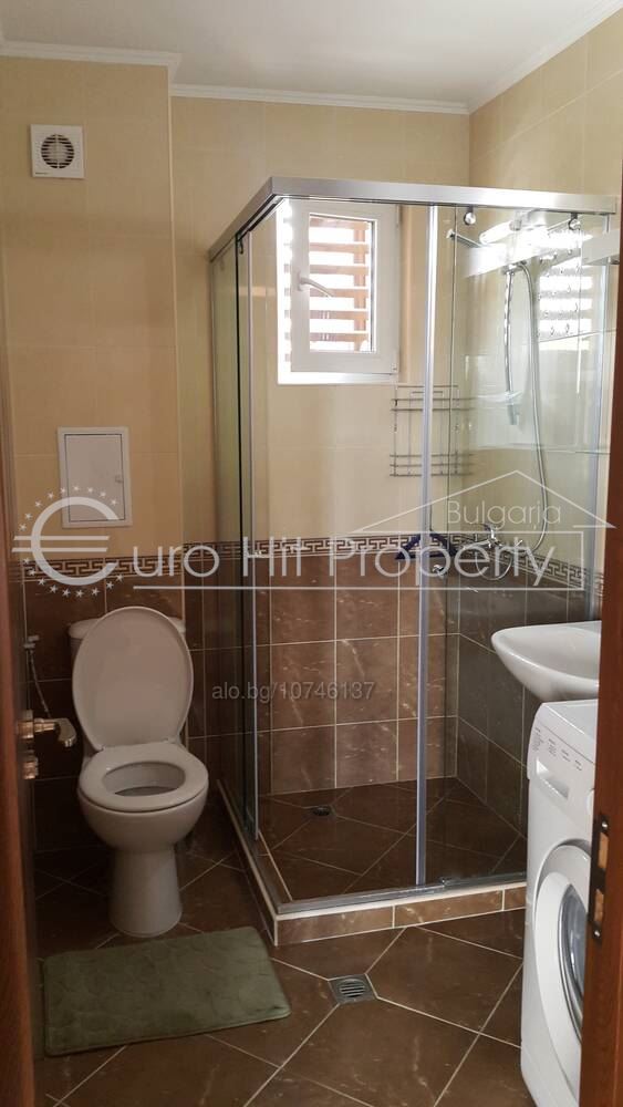 A one-bedroom apartment with a private parking space is for rent -0 Отдава се под наем двустаен апартамент със собствено паркомясто - 0